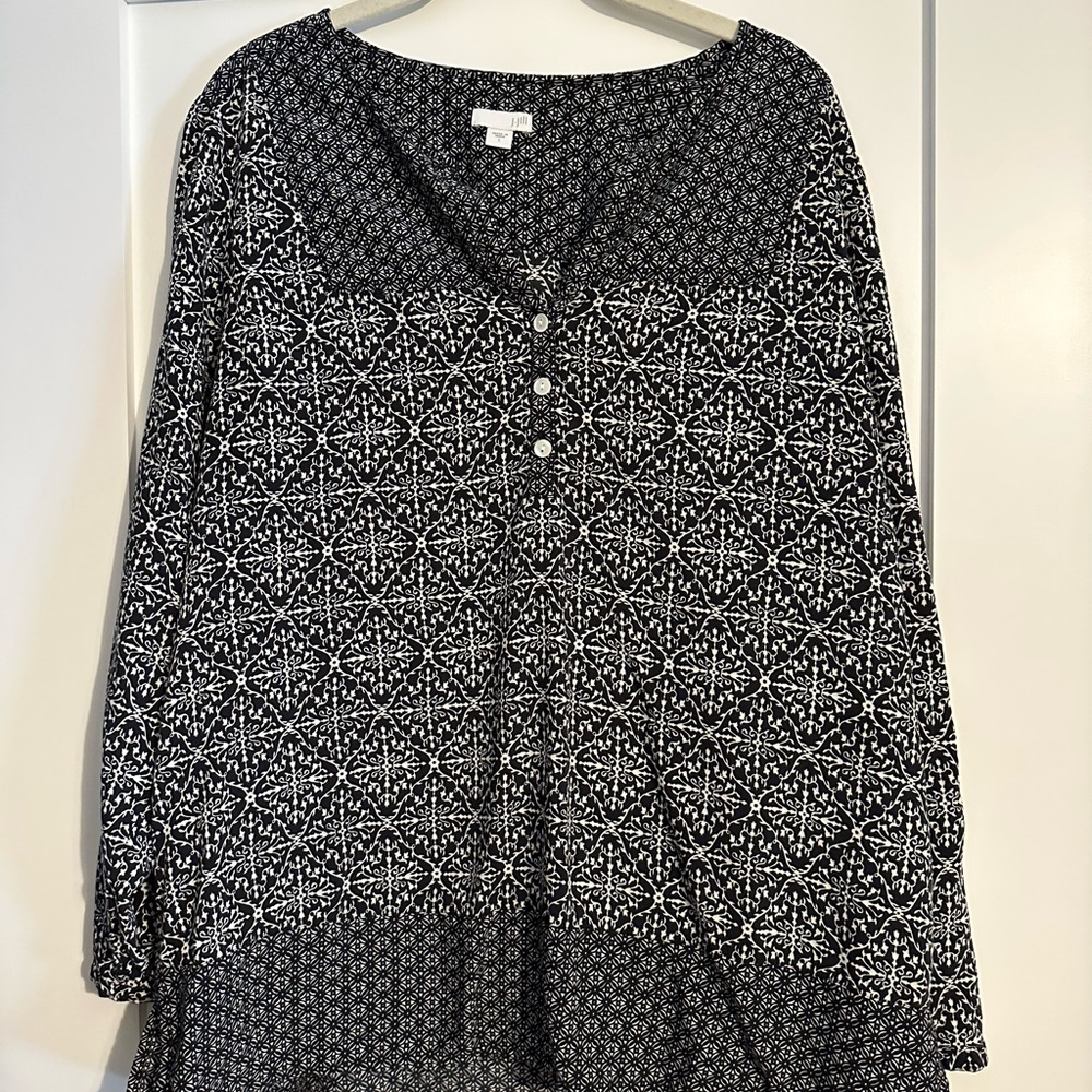 J. Jill black and white patterned shirt. Size large.